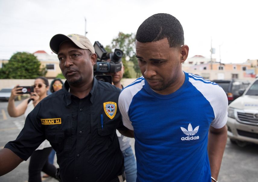 Gabriel Alexander Pérez Vizcaíno (alias El Hueso), el décimo arrestado de los implicados en el atentado contra el expelotero de Grandes Ligas David Ortiz, a su llegada al Palacio de Justicia&nbsp; en Santo Domingo.&nbsp;