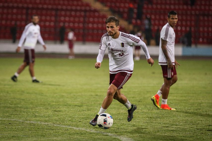 Christian Santos entró en la convocatoria por la lesión de Rondón.