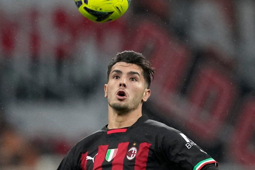 Brahim Díaz, del Milan, controla el balón durante un partido ante la Sampdoria, el 20 de mayo de 2023, en Milán.&nbsp;
