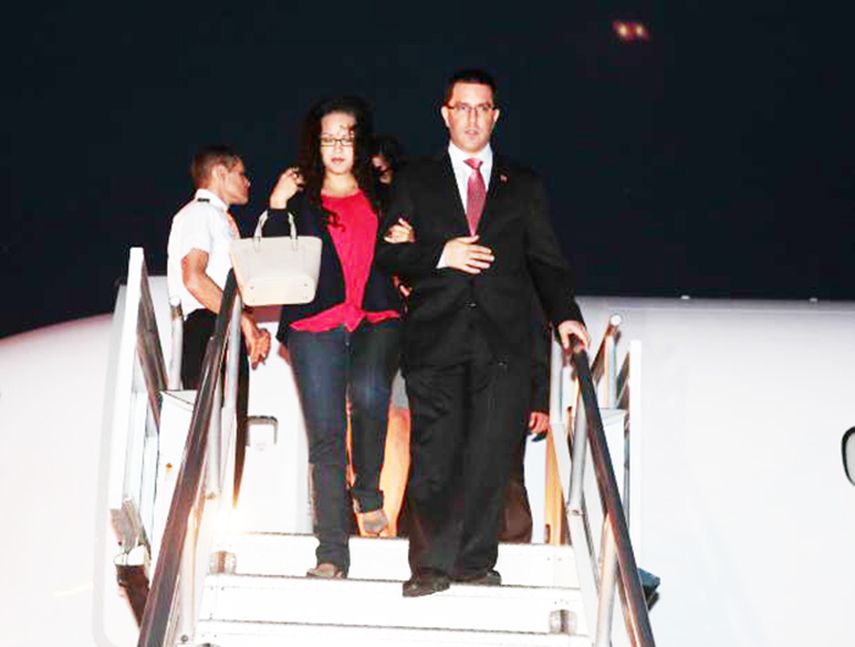 Jorge Arreaza, acompañado de Rosa Virginia Chávez, llegó el 2 de julio de 2015 a Barbados para impedir un pronunciamiento de CARICOM contra Maduro. (Foto: Prensa Presidencial)
