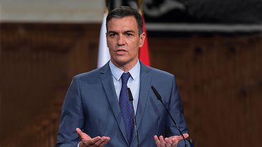El presidente del Gobierno español habla durante conferencia de prensa.