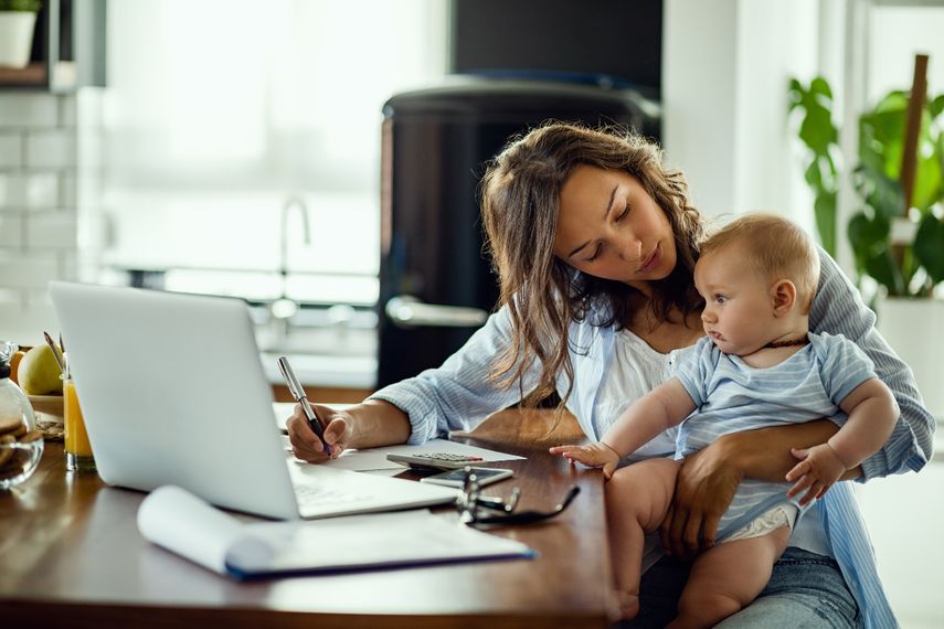 El 61.9% de las mujeres con hijos menores de un año participan en la fuerza laboral de EEUU