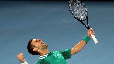 Djokovic fue capaz de superar un desgarro muscular en los abdominales para batir Tylor Fitz