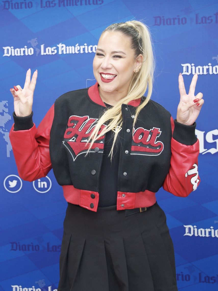 Srta. Dayana durante su visita al estudio de DIARIO LAS AMÉRICAS.