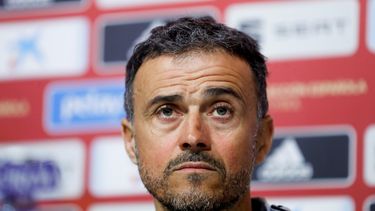 Se marcha habiendo dirigido siete partidos, cinco oficiales y dos amistosos, con cinco triunfos y dos derrotas