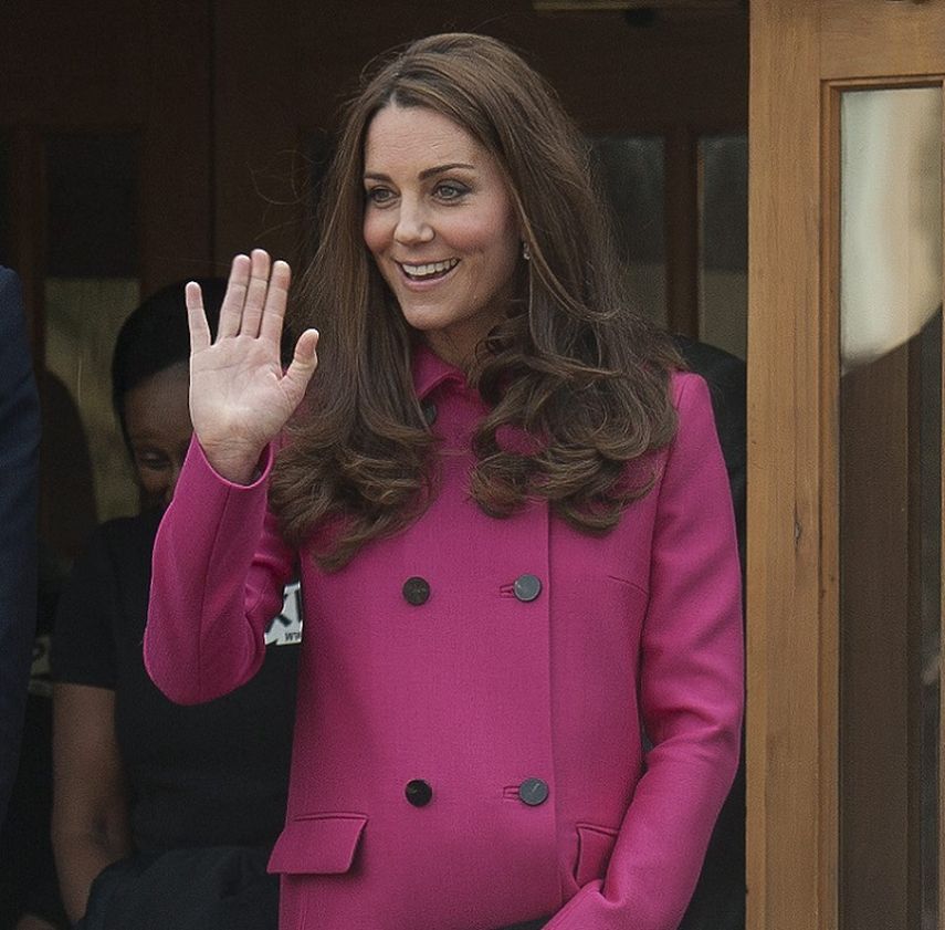 La duquesa de Cambridge Kate Middleton durante su último alto oficial antes de dar a luz a su segundo hijo. (EFE). 