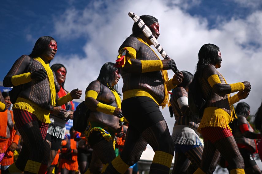 Los indeígenas se concentran en el Campamento Tierra Libre (EFE)