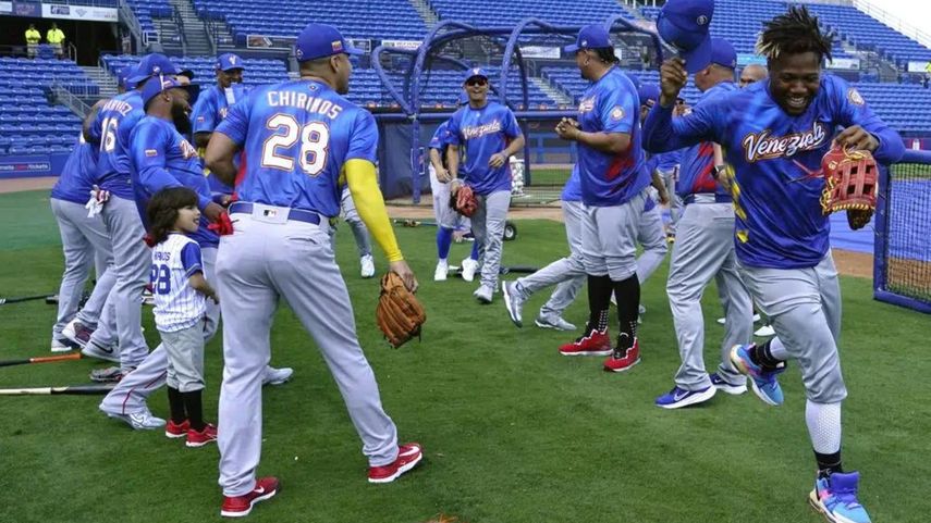 Venezuela y Dominicana en choque de trenes en la pequeña Habana
