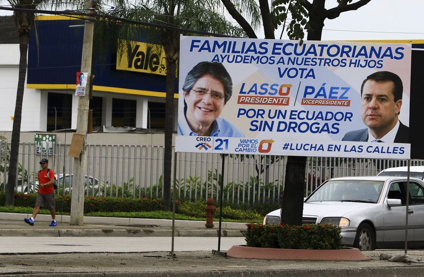 Vista de una valla con publicidad con los dos candidatos presidenciales.&nbsp;