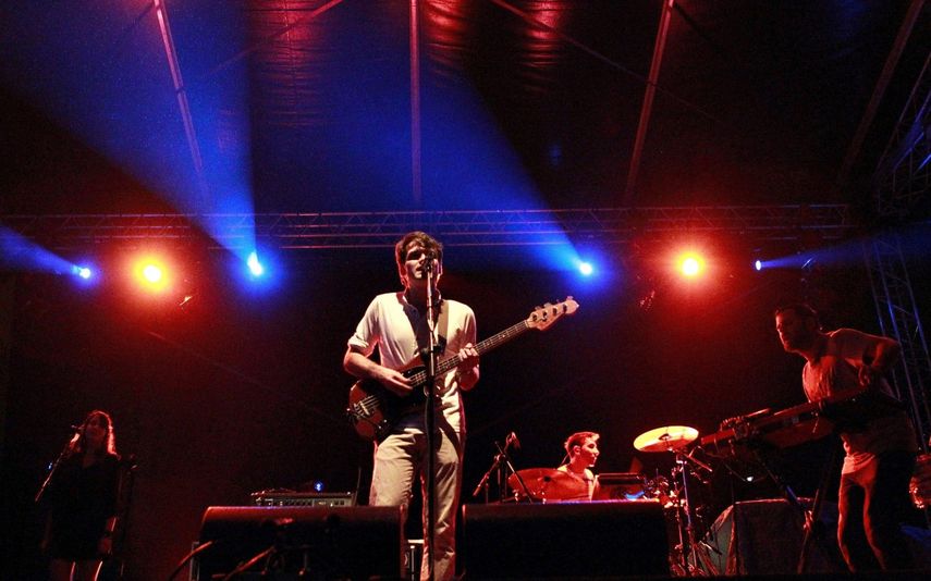 Integrantes del grupo musical español Delorean. (EFE)