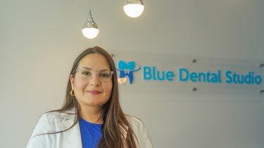 La odontóloga venezolana Delia García, propietaria de Blue Dental Studio en Miami.&nbsp;