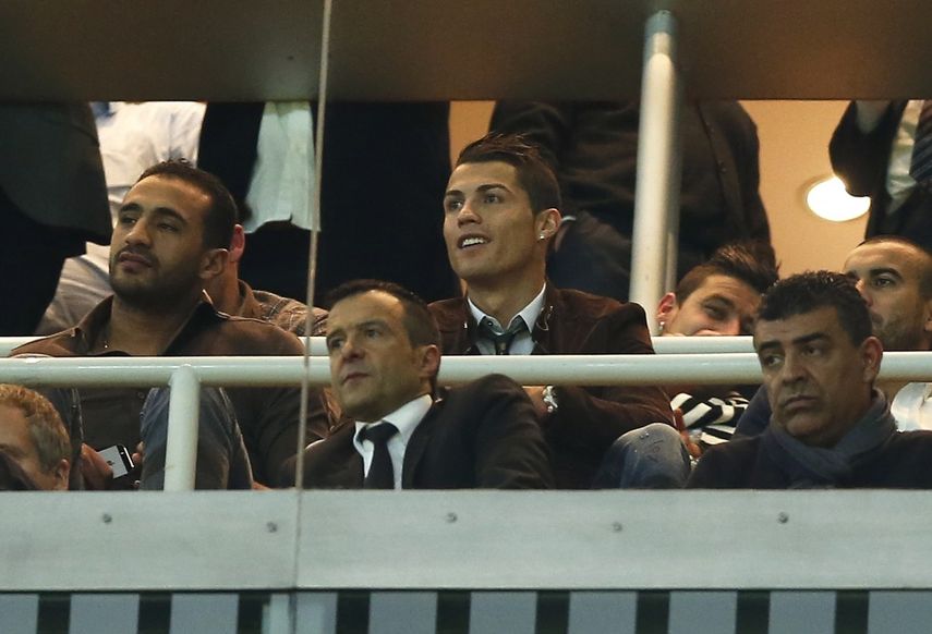 El portugués vio el último partido de los merengues desde la tribuna. (AP)