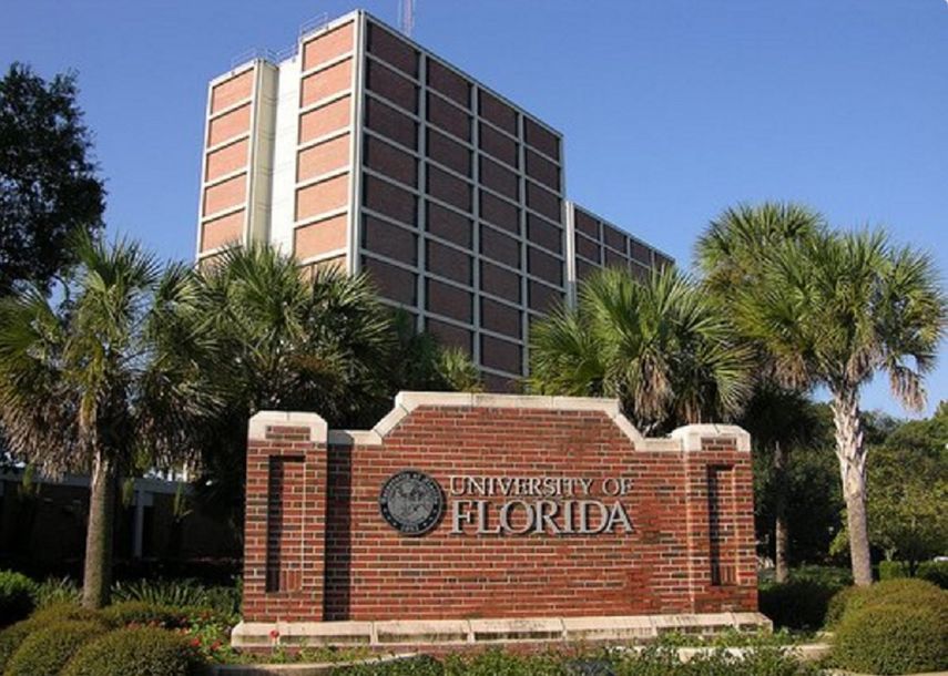 Hay que tener en cuenta que solo 8.500 alumnos, de los 50.000 que conforman la población estudiantil,&nbsp; viven en los dormitorios de la universidad de la Florida (UF).