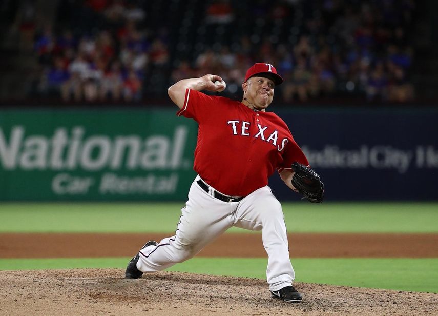 El dominicano, a sus 45 años, superó a Denis Martínez como el latino con más victorias en Grandes Ligas.