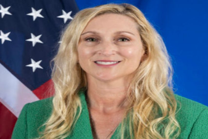 Embajadora de Estados Unidos, Nicole Theriot