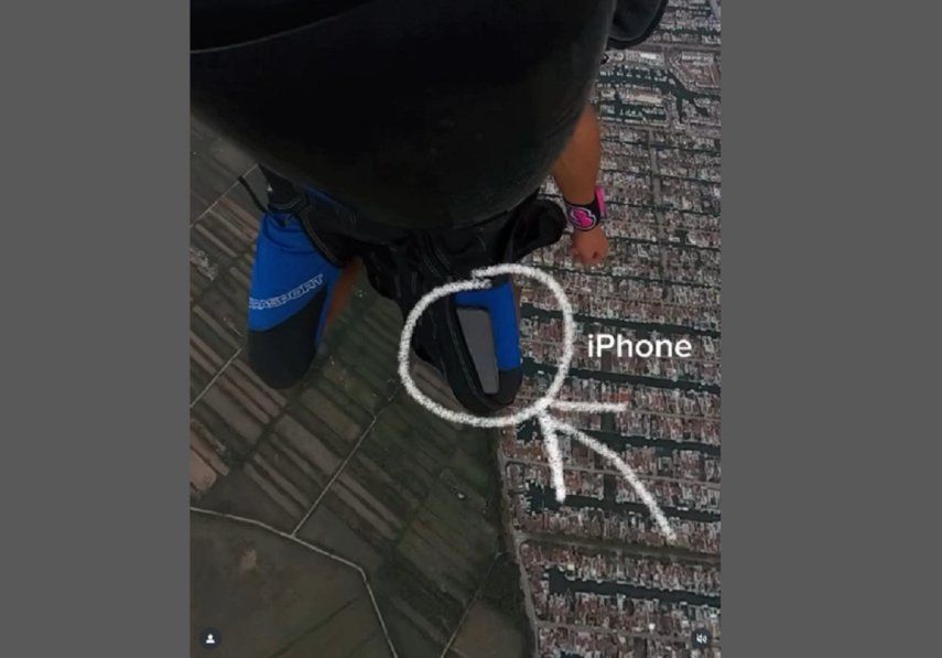 Captura de pantalla del video de un joven modelo español aficionado al paracaidismo y conocido en redes como @pau.ramis, a quien se le cayó su teléfono movil y logró recuperarlo.&nbsp;