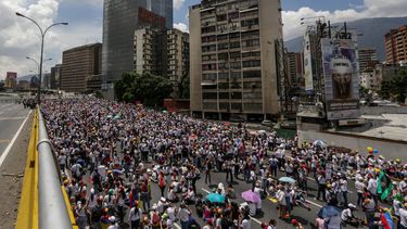 Las manifestaciones en Venezuela, a favor y en contra del Gobierno  del presidente Nicolás Maduro,han dejado cientos de heridos y  casi 2.000 detenidos.