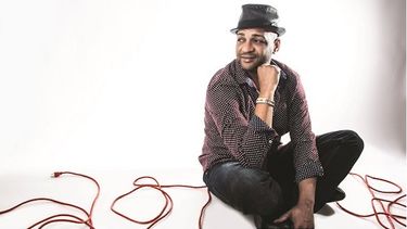 El cantautor cubano Descemer Bueno. El m&uacute;sico le env&iacute;a un mensaje a sus coterr&aacute;neos en Cuba.&nbsp;