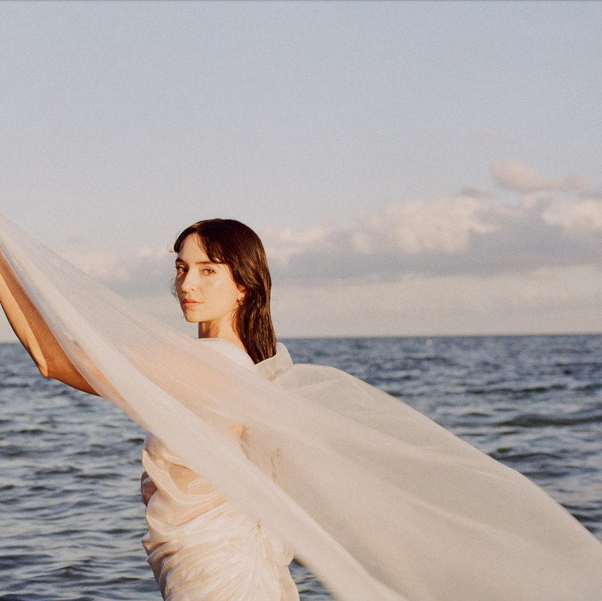 Sofía Fuente estrena nuevo sencillo pop La Línea