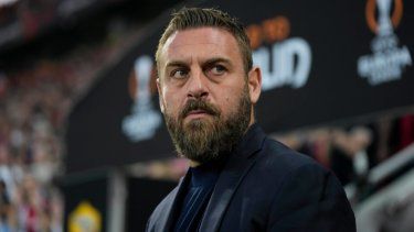 &nbsp;El técnico de la Roma Daniele De Rossi previo al inicio del partido de vuelta de la semifinal de la Liga Europa contra Bayer Leverkusen, el 9 de mayo de 2024, en Leverkusen.&nbsp;