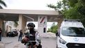 Las fuerzas militares vigilan la entrada del hotel después de un enfrentamiento armado cerca de Puerto Morelos, México, el jueves 4 de noviembre de 2021. Rivera Maya