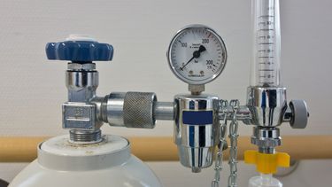 Aumenta escasez mundial de botellas de oxígeno