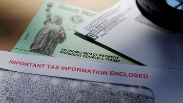 Un cheque de asistencia emitido por el IRS para ayudar a combatir las consecuencias económicas adversas de la pandemia del COVID-19 en San Antonio.&nbsp;