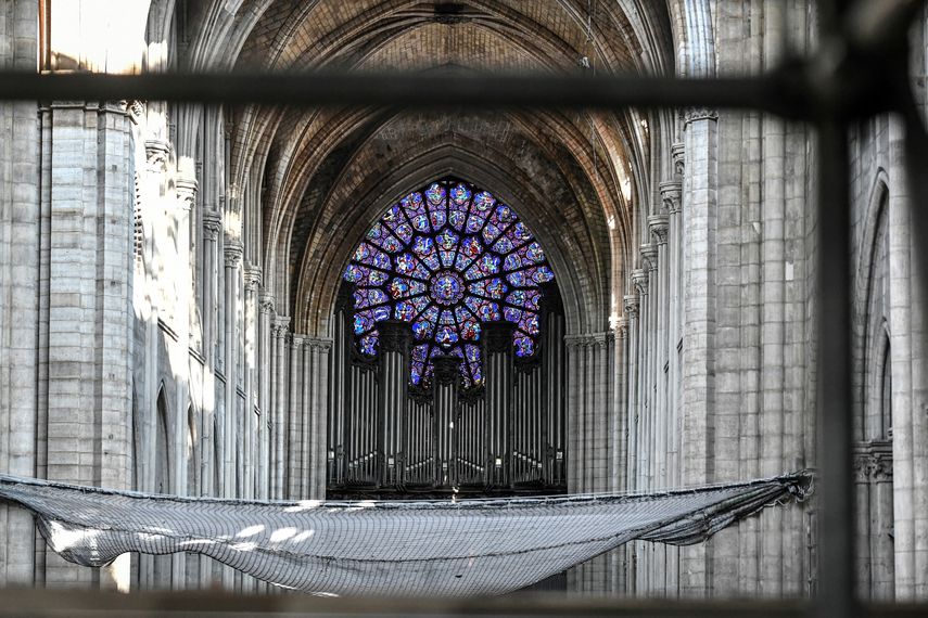 En esta foto de archivo del 17 de julio de 2019, el gran &oacute;rgano durante trabajos preliminares de restauraci&oacute;n en la catedral de Notre Dame, en Par&iacute;s.&nbsp;
