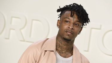 En esta foto del 7 de febrero de 2020, 21 Savage asiste a la presentaci&oacute;n de la colecci&oacute;n oto&ntilde;o-invierno de Tom Ford en Los &Aacute;ngeles.&nbsp;