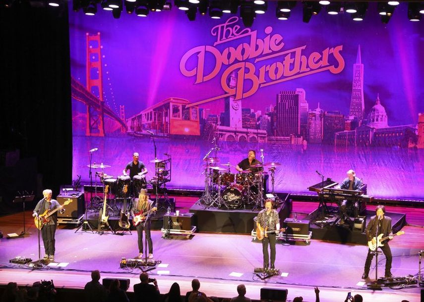 Esta foto de archivo del 18 de noviembre de 2019 muestra a The Doobie Brothers actuando en el Auditorio Ryman en Nashville, Tennessee.&nbsp;