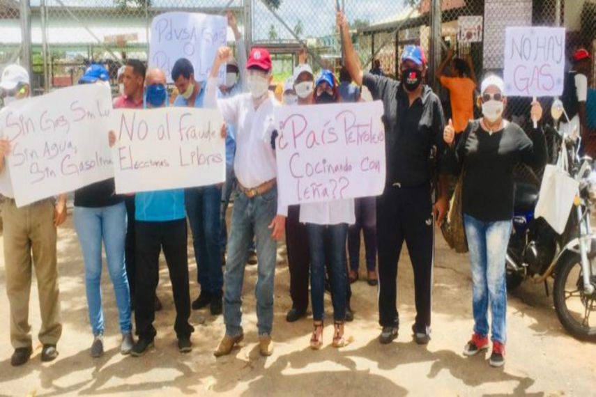 Venezolanos protestaron este viernes 25 de septiembre de 2020 contra la deficiencia de los servicios b&aacute;sicos.
