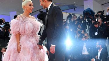 Lady Gaga y Bradley Cooper brillaron en la alfombra de la Mostra de Venecia.