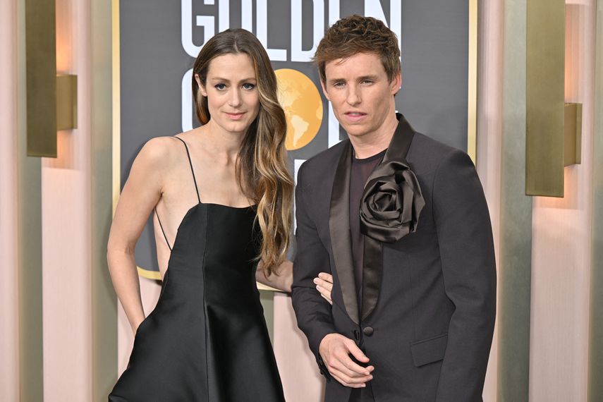 El actor inglés Eddie Redmayne y su esposa Hannah Bagshawe llegan a la 80 entrega de los Globos de Oro en el hotel The Beverly Hilton en Beverly Hills, California, el 10 de enero de 2023.