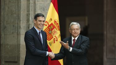 El presidente del Gobierno español, Pedro Sánchez (i); y su homólogo de&nbsp;México, Andrés Manuel López Obrador (d)&nbsp;