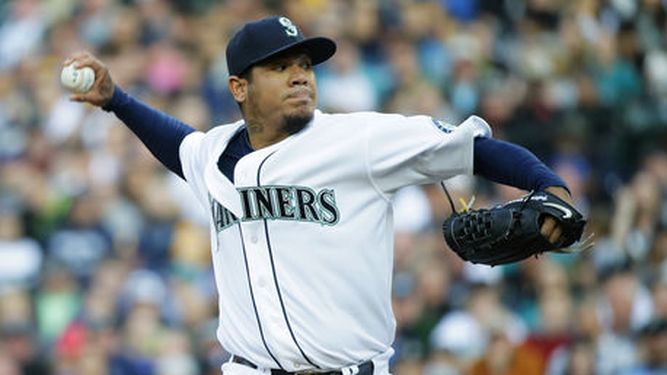 Hernández ha lanzado sus 12 temporadas en las mayores con los Marineros. (EFE)