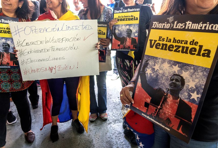 Los&nbsp;venezolanos&nbsp;en&nbsp;Miami&nbsp;reaccionaron este martes con una mezcla de esperanza y de cautela a los sucesos que se desarrollan en su país, donde el líder opositor Juan Guaidó.