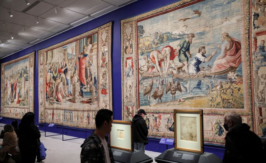 El público asiste a la presentación para la prensa de la exposición Rafael: Poesía sublime: en el Museo Metropolitano de Arte de Nueva York, el 27 de marzo de 2026. &nbsp;