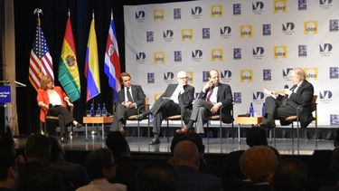 Exjefes de Estado y Gobierno participan en el IV Diálogo Presidencial del Grupo IDEA en el Miami Dade College, el 29 de octubre de 2019.