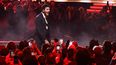 El cantante colombiano Sebastián Yatra se presenta en el escenario durante la 23 entrega anual de los Latin Grammy en el Michelob Ultra Arena de Mandalay Bay en Las Vegas, Nevada, el 17 de noviembre de 2022.