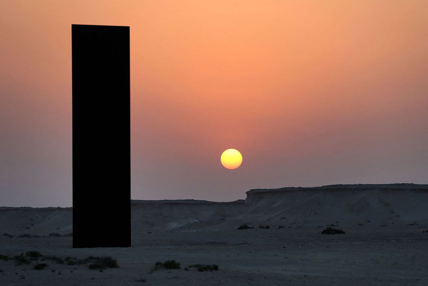 Cuatro monolitos en acero oxidado de más de 14 metros cada uno conforman la instalación de arte East-West/West-East, del estadounidense Richard Serra, ubicada en el medio del desierto de Catar.&nbsp;