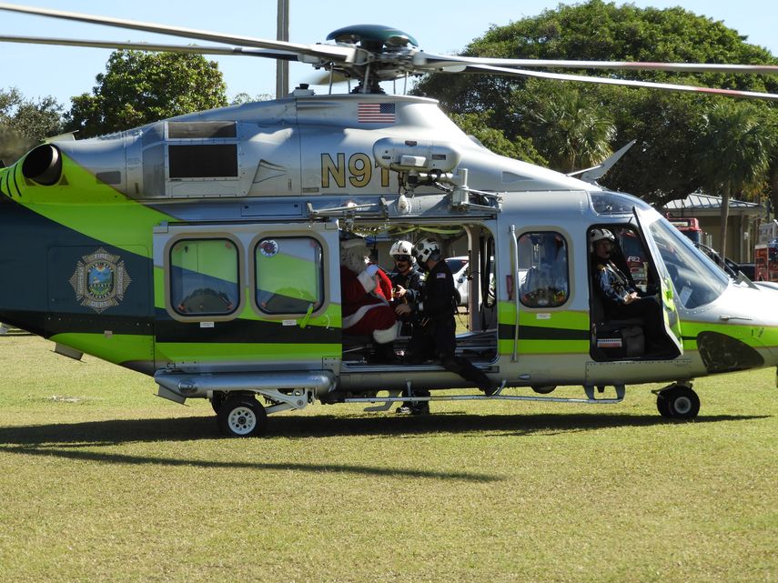 Santa Claus aterriza en Hialeah.
