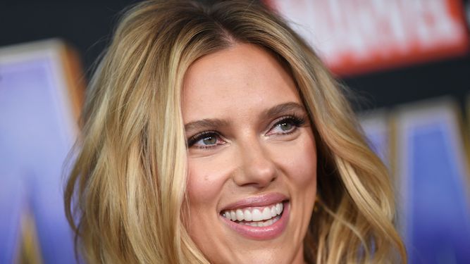 En esta foto de archivo tomada el 22 de abril de 2019, la actriz estadounidense Scarlett Johansson, protagonista de Black Widow, llega al estreno mundial de Avengers: Endgame&nbsp;de Marvel Studios en el Centro de Convenciones de Los Angeles.