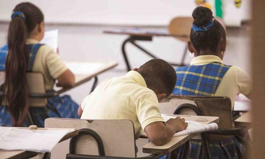 El Departamento de Educación creó el proyecto de centros comunitarios, en los que las escuelas que estuvieron aptas para abrir, lo hicieron y ofrecer desayuno, almuerzo y trabajos educativos&nbsp;