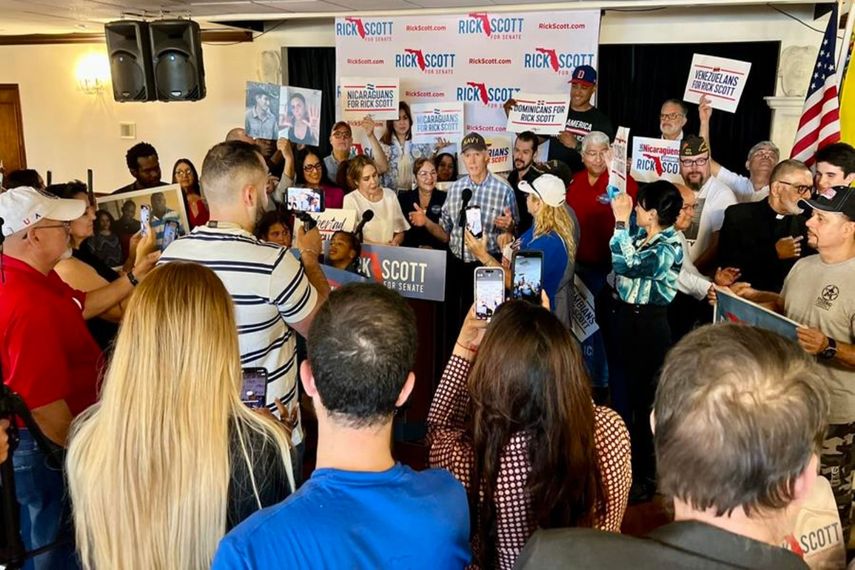 El senador Rick Scott encabeza un acto para celebrar el Mes de la Herencia Hispana junto a líderes de coaliciones hispanas de la Florida.