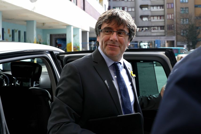 Carles Puigdemont Casamajó​ es un político y líder independentista. 