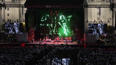 Los integrantes de la banda argentina de rock Los Fabulosos Cadillacs se presentan en un concierto gratuito en el Zócalo de la Ciudad de México el sábado 3 de junio de 2023. La agrupación rompió récord de asistencia con su concierto gratuito.