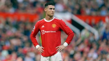 Cristiano Ronaldo, del Manchester United, está en el campo durante un partido de la Liga Premier inglesa contra Norwich City en Manchester, 16 de abril de 2022. Una mujer de Nevada ha perdido en su intento ante una corte estadounidense de obligar al astro internacional del fútbol Cristiano Ronaldo a pagarle millones de dólares además de los $375.000 que ella cobró por su silencio tras acusarlo de haberla violado en Las Vegas en 2009.