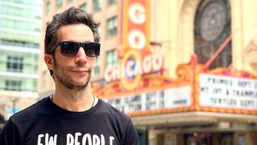 El guitarrista y vocalista de la banda de rock Verona, Chevy Verona