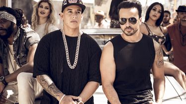 Los cantantes boricuas Daddy Yankee y Luis Fonsi. 