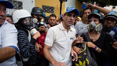 El país tiene que terminar en unas elecciones libres y democráticas para elegir un nuevo gobierno, sostuvo el líder opositor.